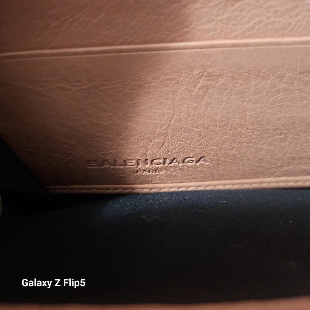 Balenciaga Pink Wallet with Gold Accents - Picture 2 of 12